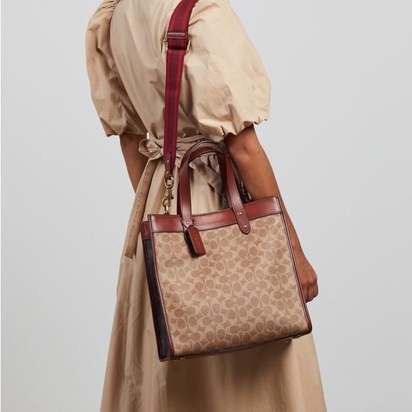 Coach Handbags - ❤️❤️Field Tote In Signature Canvas and leather With Horse And Carriage Print❤️❤️